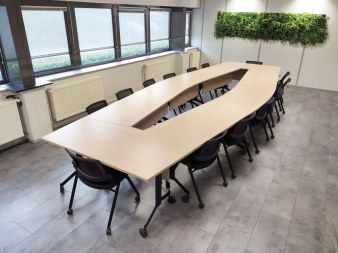 Table Losange EUREKA avec 8 Plateaux Rabattables avec Voiles-de-Fond